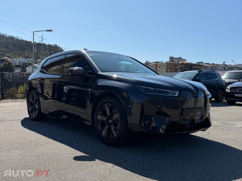 BMW iX xDrive 50 Pack Desportivo