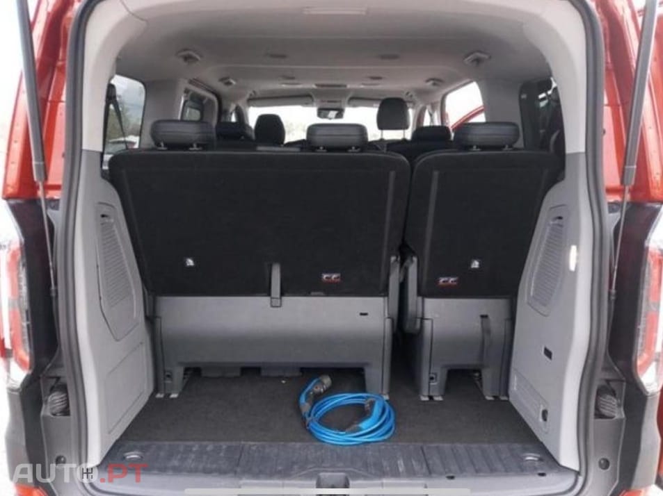 Ford Tourneo 2.5 PHEV Active