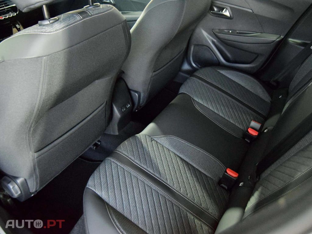 Peugeot 208 1.2 Hybrid Allure e-DCS6