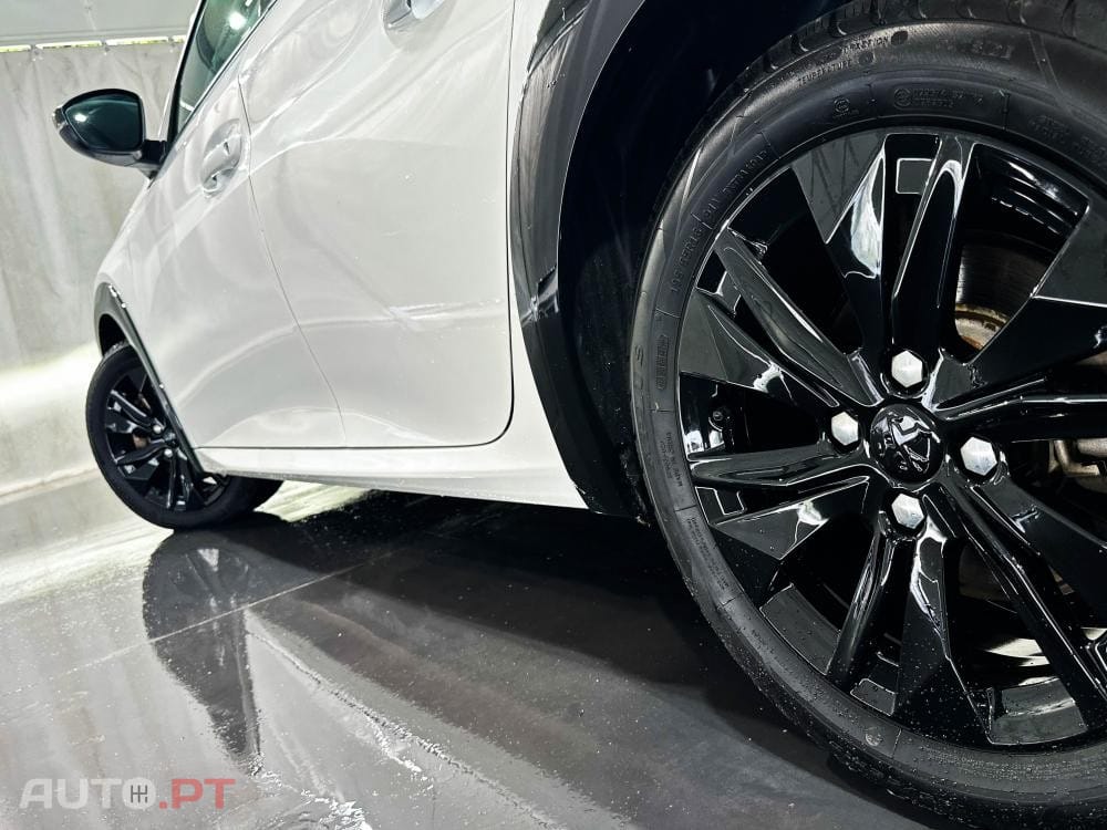 Peugeot E-208 50 kWh Allure Pack