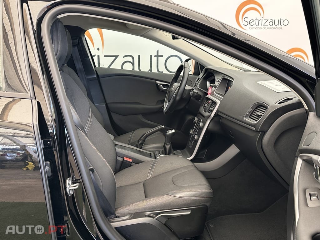Volvo V40 Cross Country 2.0 D3 Momentum