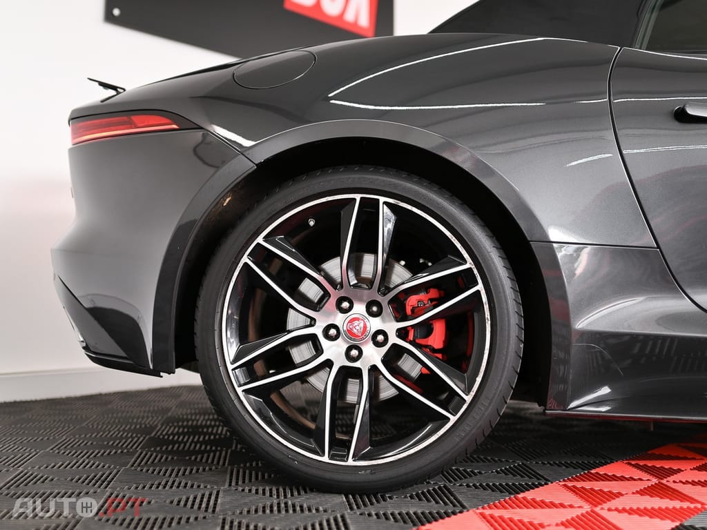 Jaguar F-Type 2.0 i4 Chequered Flag