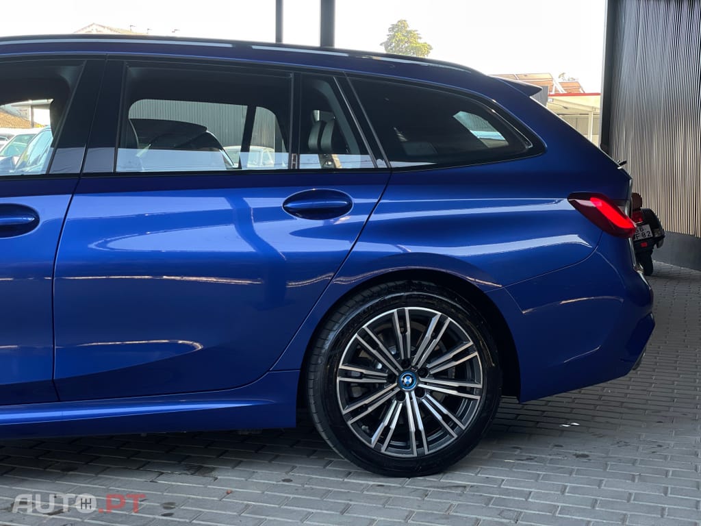 BMW 330 e Touring Pack M Auto