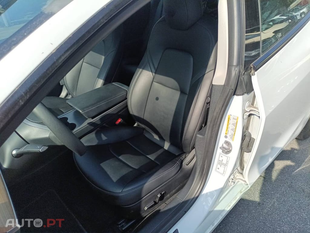 Tesla Model 3 Long Range AWD — fotografia 6