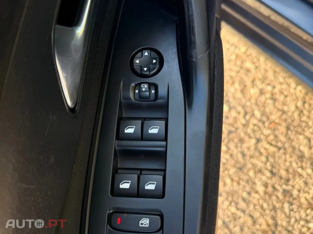 Peugeot 308 SW 1.5 BlueHDi Active Pack — fotografia 17