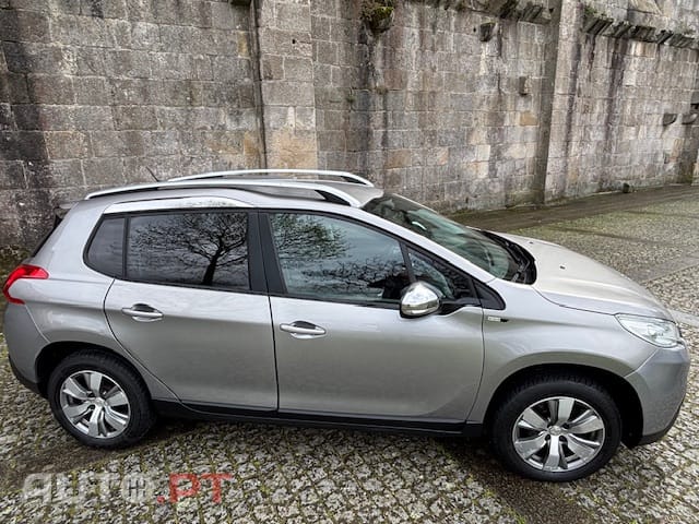 Peugeot 2008 1.2 PURETECH STYLE