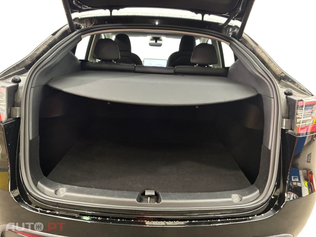 Tesla Model Y Standard RWD
