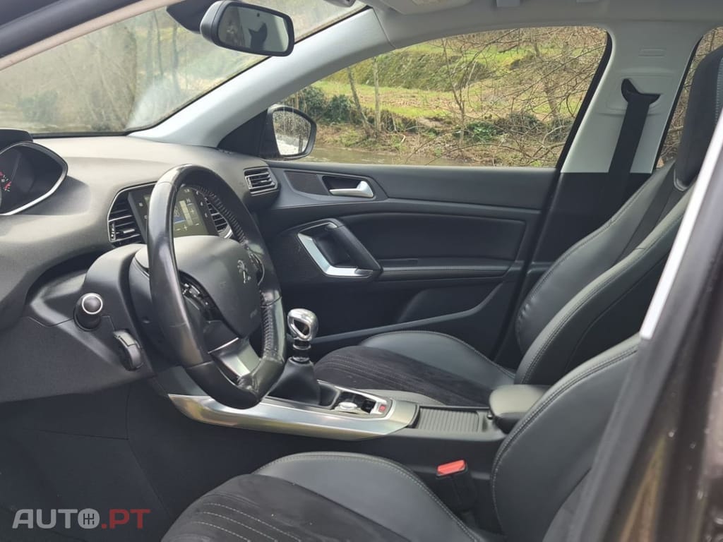 Peugeot 308 1.6 BlueHDi Allure J17