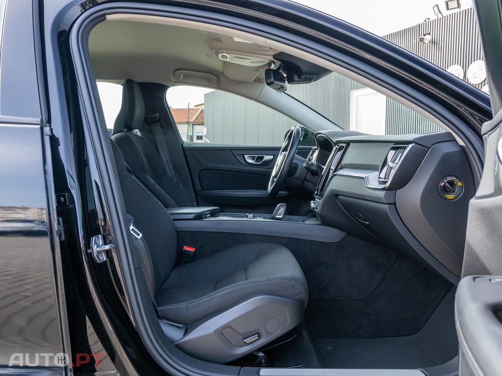 Volvo V60 2.0 B4 Essential Auto