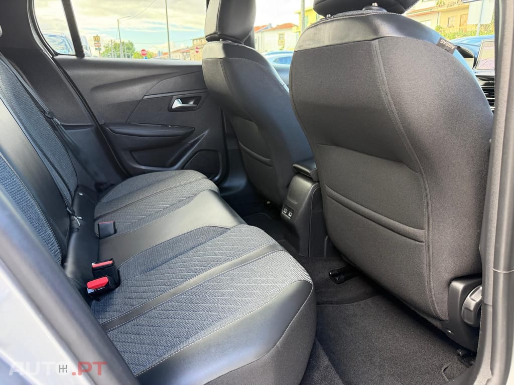 Peugeot 208 1.2 Hybrid Allure e-DCS6