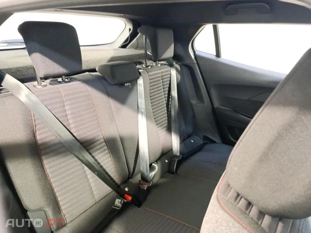 Peugeot 2008 1.5 BlueHDi Active Pack EAT8