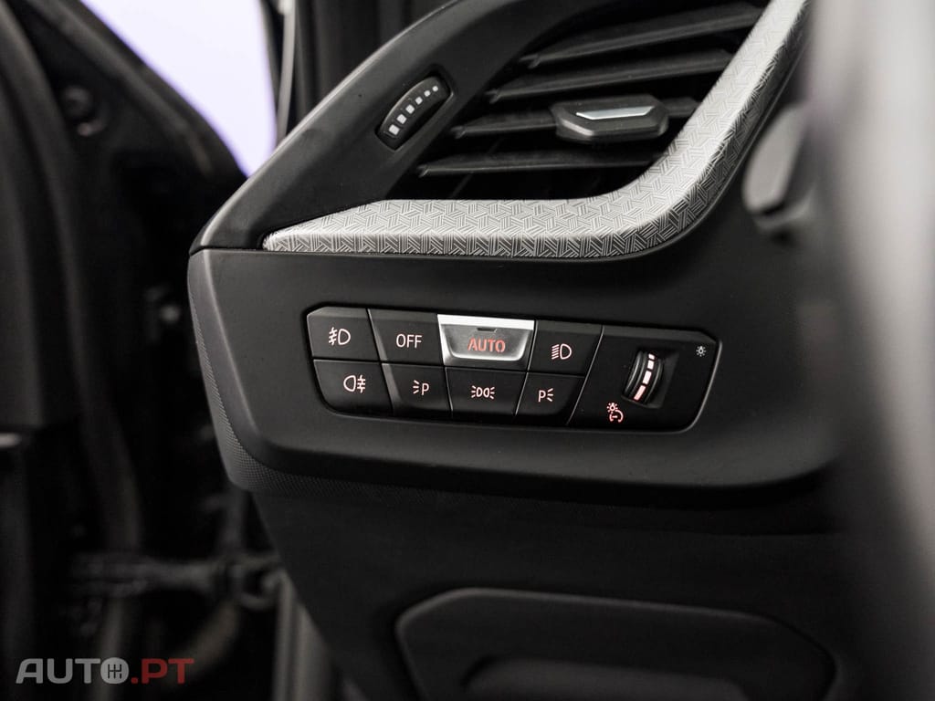 BMW 118 i Pack Desportivo M Auto