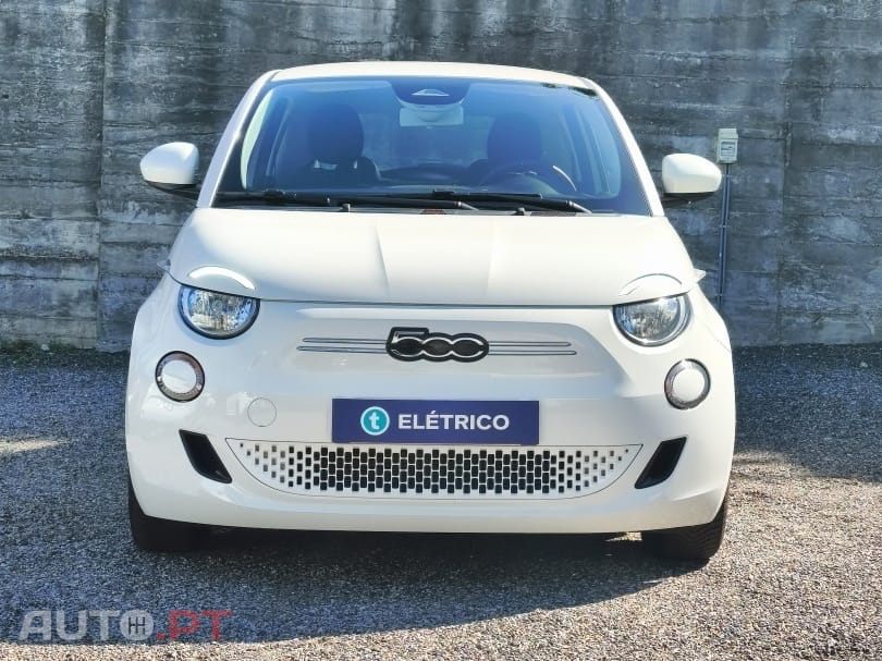 Fiat 500e Action