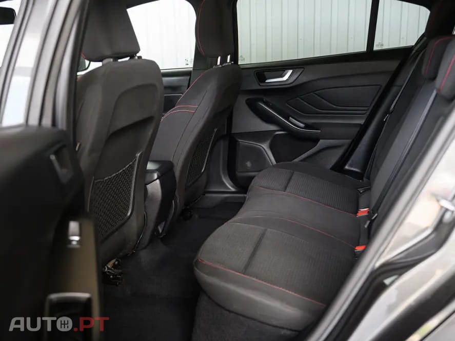 Ford Focus 1.0 EcoBoost MHEV ST-Line