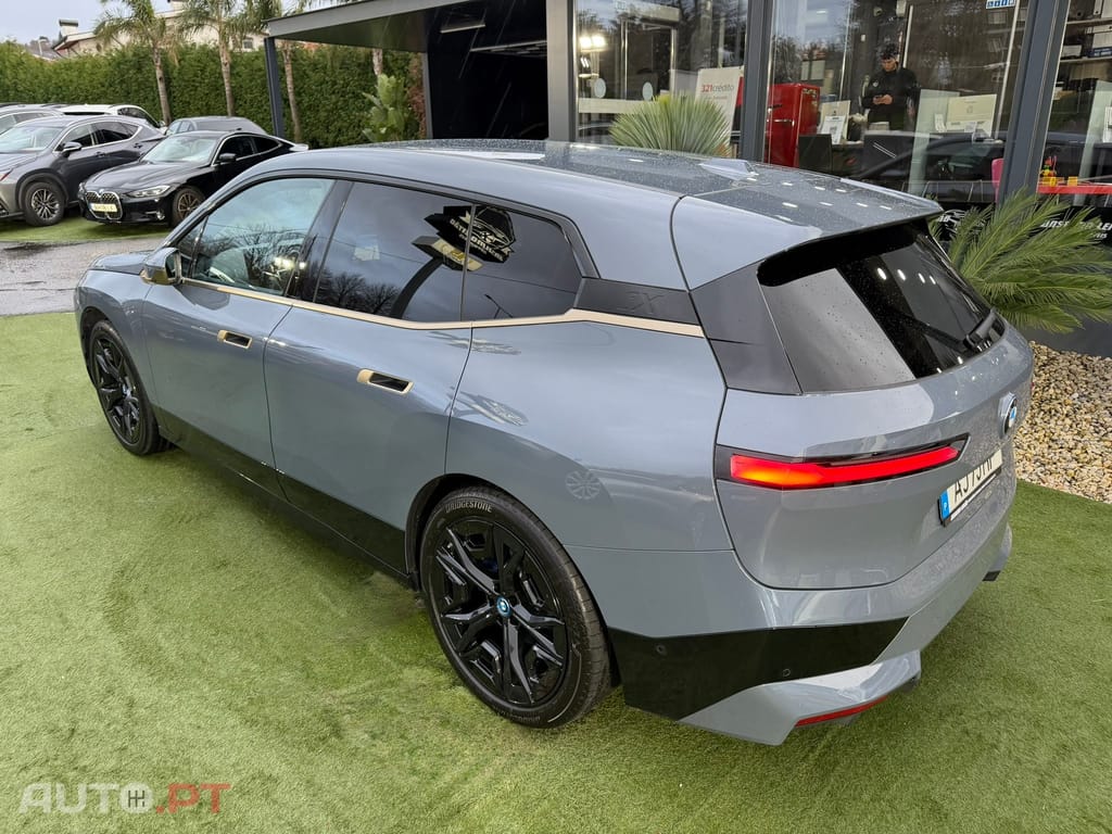 BMW iX xDrive 40 Pack Desportivo