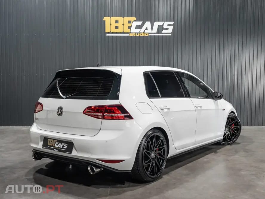 Volkswagen Golf GTI Performance BlueMotion DSG
