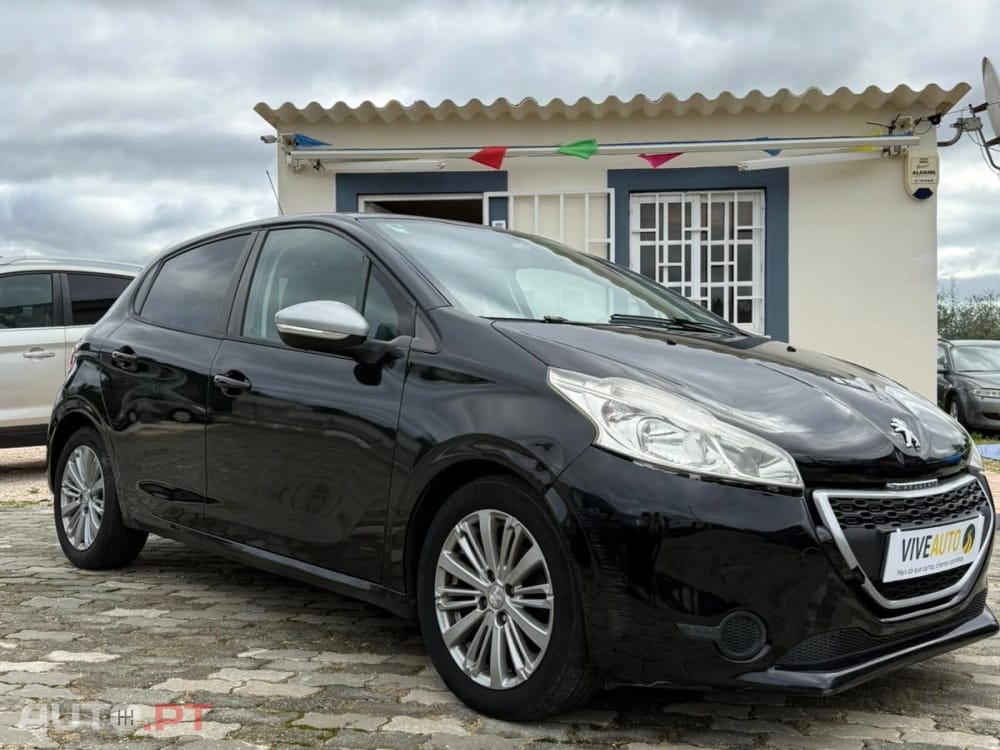 Peugeot 208 Outro