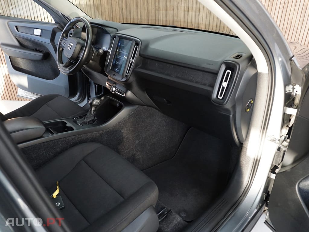 Volvo XC40 1.5 T3 Momentum Tech Edition