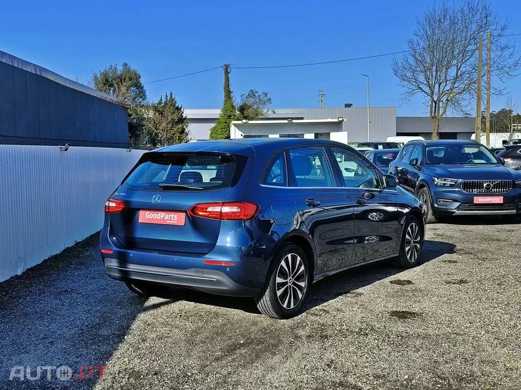 Mercedes-Benz B 250 e 8G-DCT Style — fotografia 8