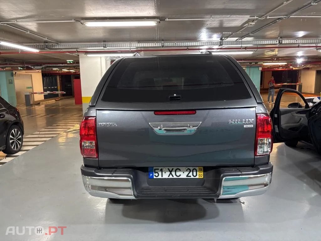 Toyota Hilux 2.4 D-4D 4WD CD Tracker