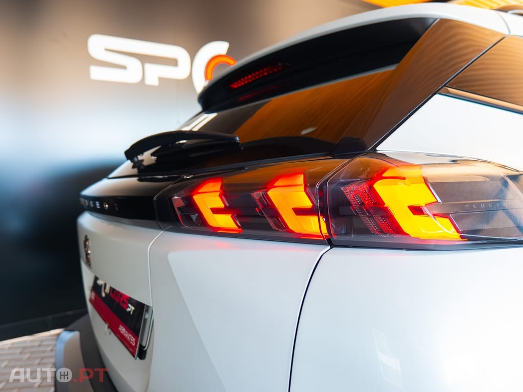 Peugeot 2008 1.2 PureTech Allure Pack EAT8