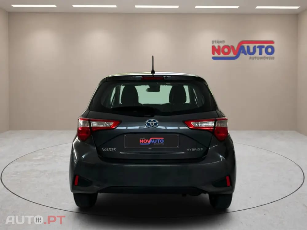 Toyota Yaris 1.5 HSD Sport +P.Techno+P.Luxury — fotografia 4