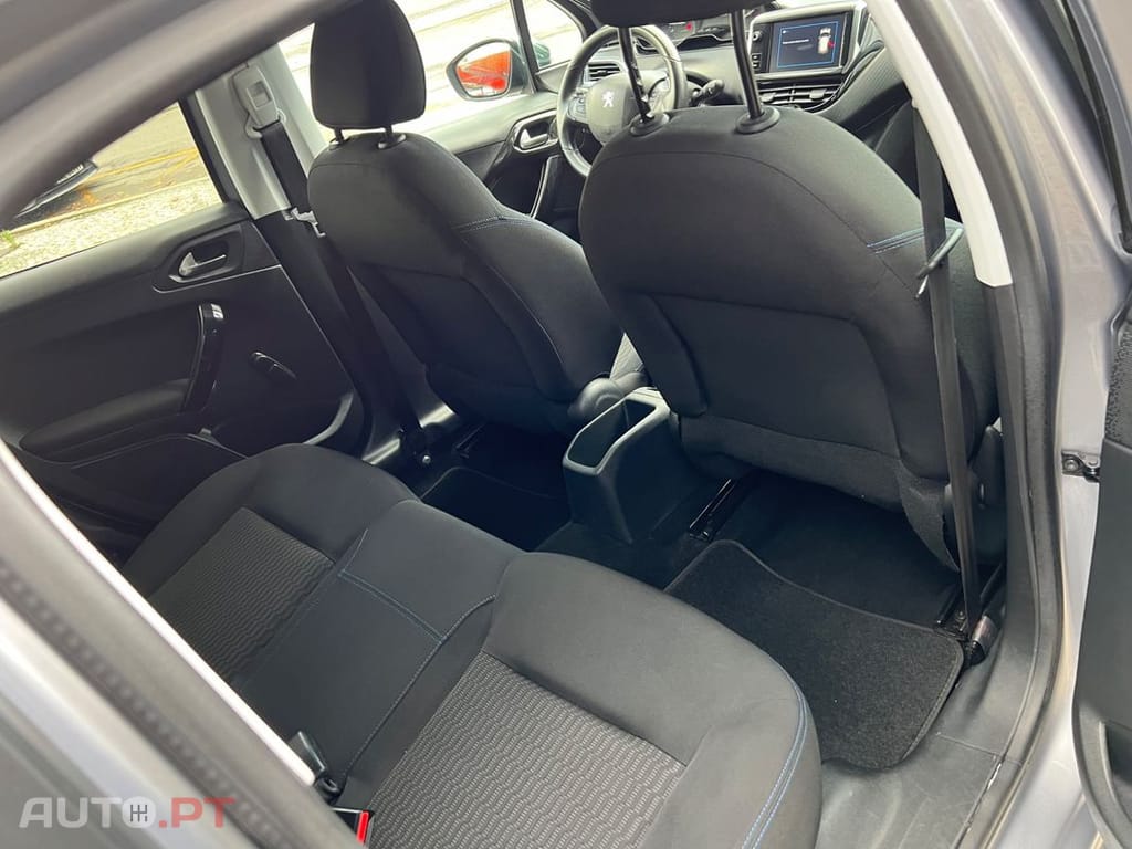 Peugeot 208 1.2 PureTech Signature