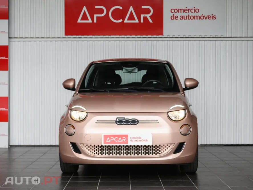 Fiat 500e Action