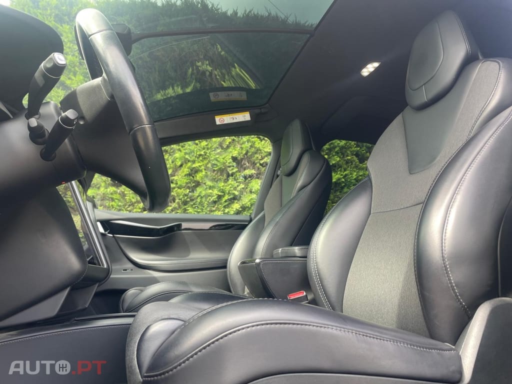 Tesla Model X 75D