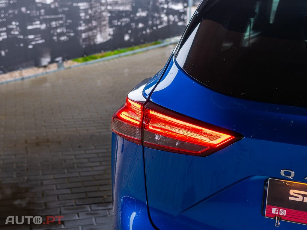 Nissan Qashqai 1.3 DIG-T N-Connecta LED+SKY