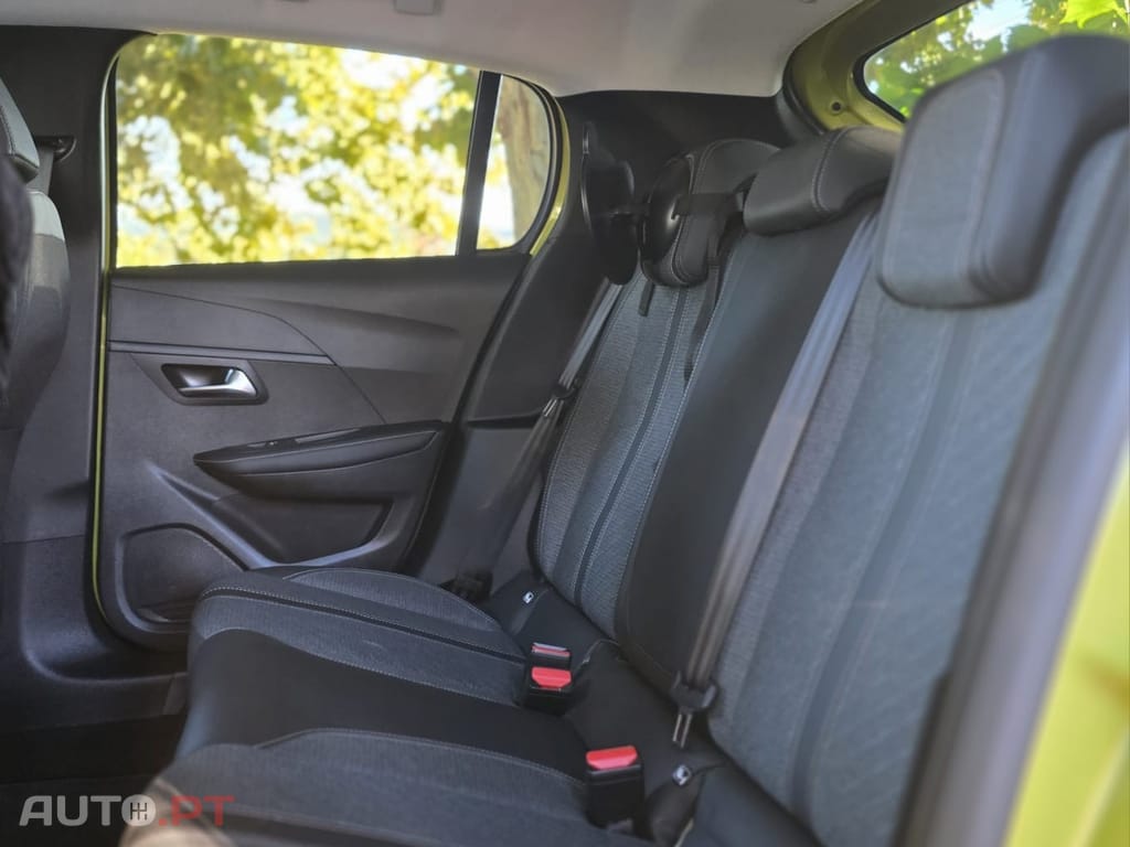 Peugeot E-208 50 kWh Allure Pack