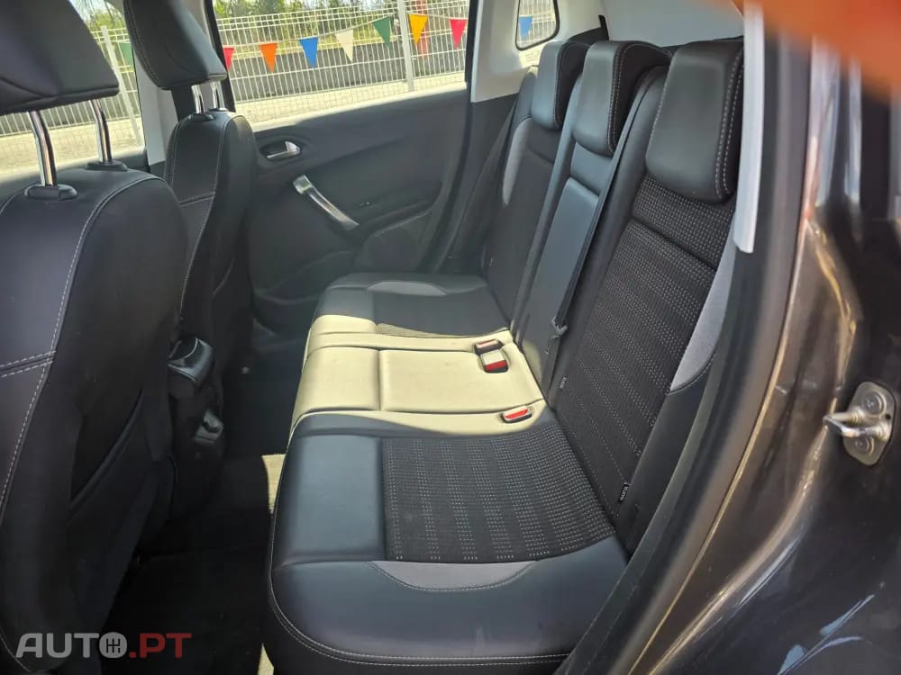 Peugeot 2008 PureTech 130 Allure Pack