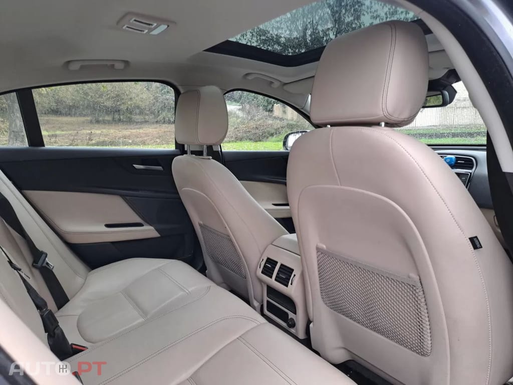 Jaguar XE 2.0 D Prestige Aut.