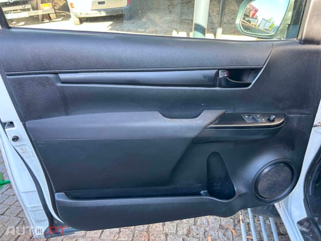 Toyota Hilux X-CAB 4x2  2.4D-4D 150cv