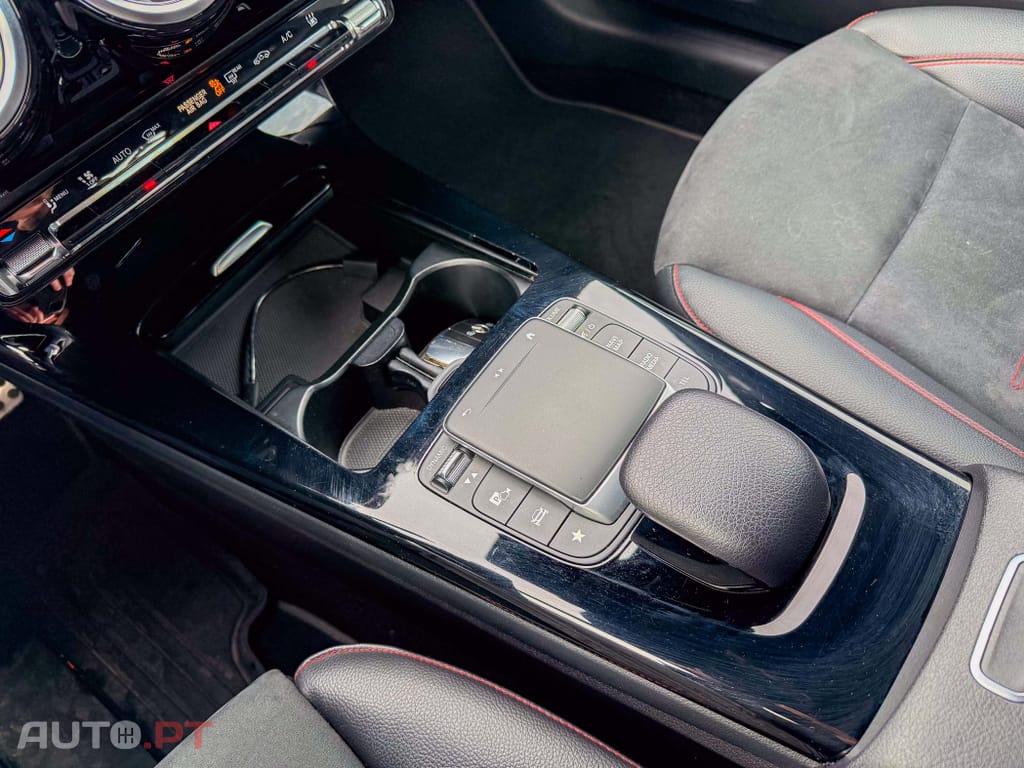 Mercedes-Benz A 250 e AMG Line