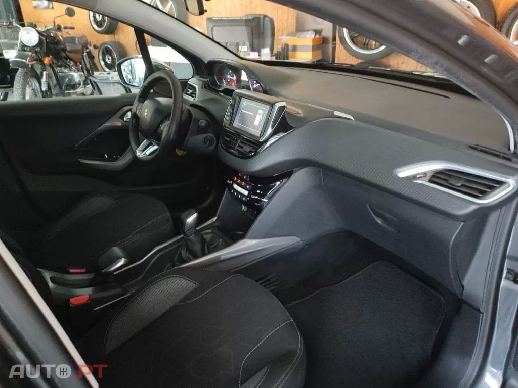 Peugeot 2008 1.2 PureTech Allure