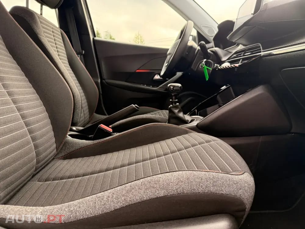 Peugeot 2008 1.2 PureTech Active Pack — fotografia 13