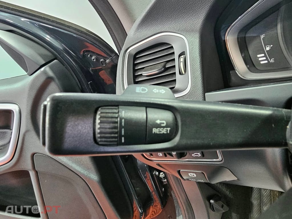 Volvo V60 2.4 D6 Summum AWD Phev