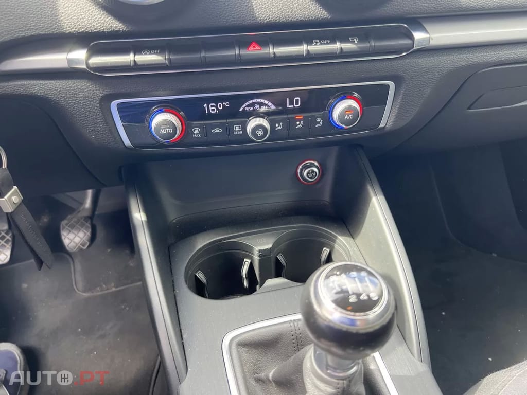 Audi A3 1.6 TDI (clean diesel) Ambiente — fotografia 12