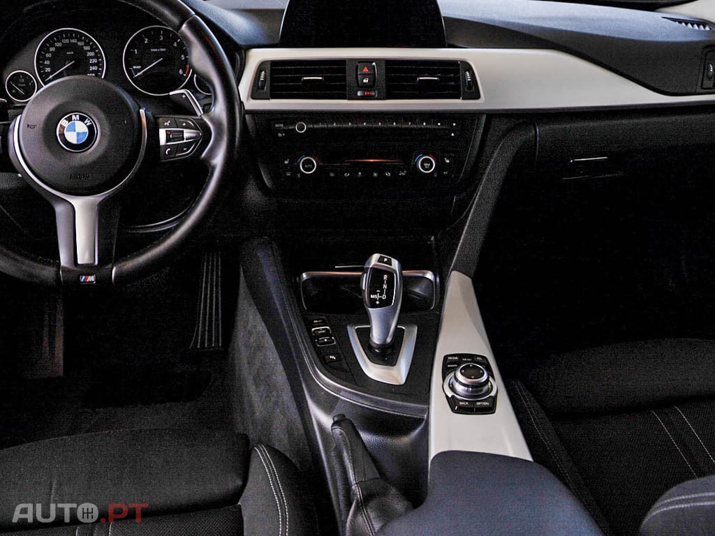 BMW 320 PERFORMANCE PACK M