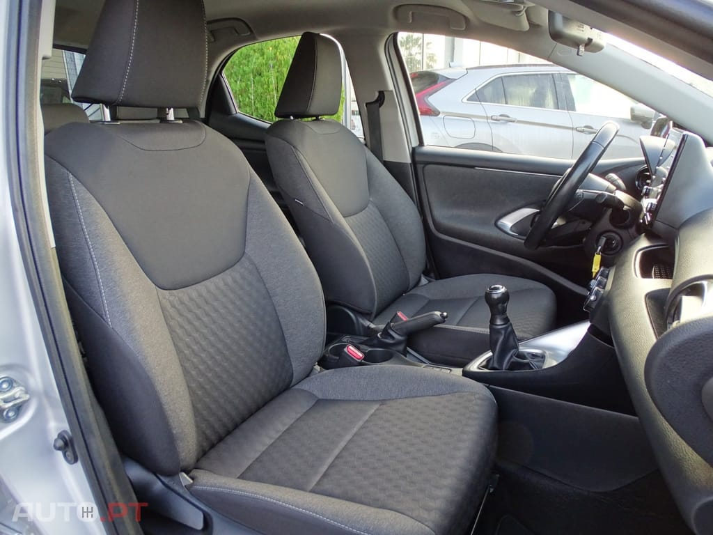 Toyota Yaris 1.0 VVT-i Comfort Plus — fotografia 14
