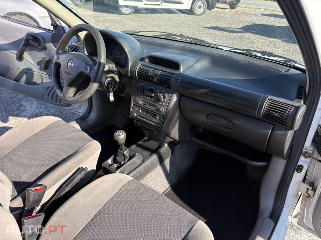 Opel Corsa 1.7 D Janelas Base