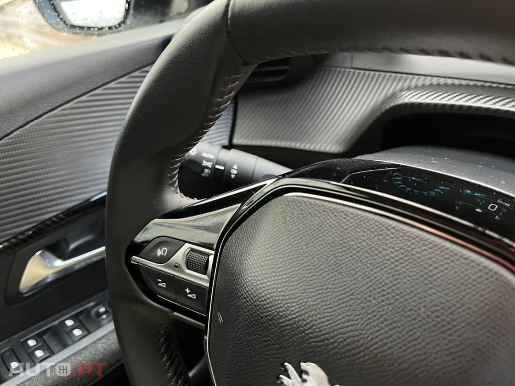 Peugeot E-208 50 kWh SE Style