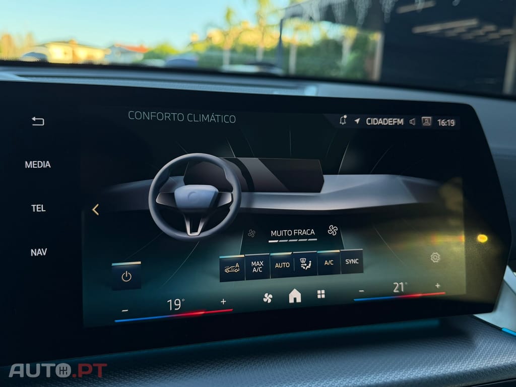 BMW iX2 eDrive20 Pack Desportivo M Pro