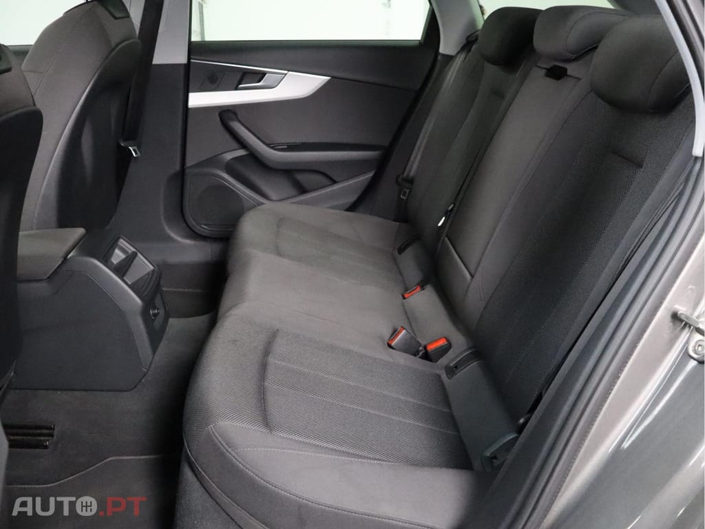 Audi A4 30 TDI S tronic Avant