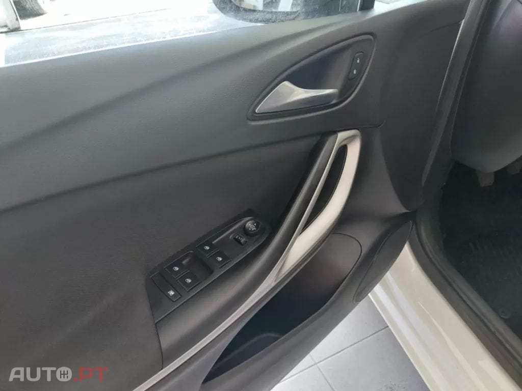 Opel Astra Sports Tourer 1.2 Turbo Business Edition
