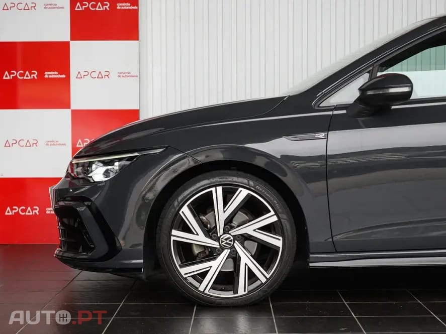 Volkswagen Golf 1.5 eTSI OPF DSG R-Line