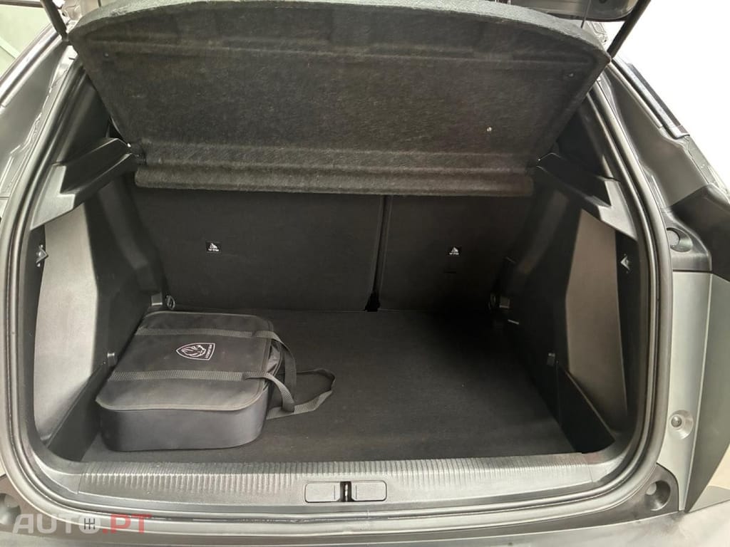Peugeot E-2008 50 kWh Active Pack