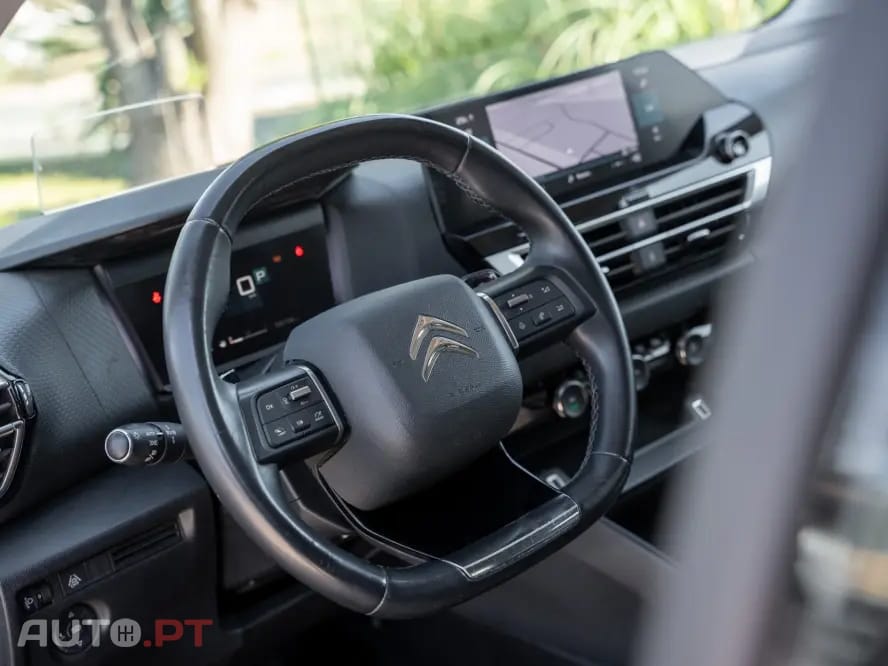 Citroen C4 PureTech 130 Stop&Start EAT8 SHINE