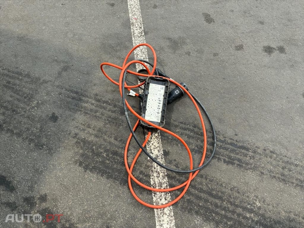 Peugeot E-2008 Active